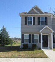 201 Lanieve Ct in Hubert, NC - Building Photo