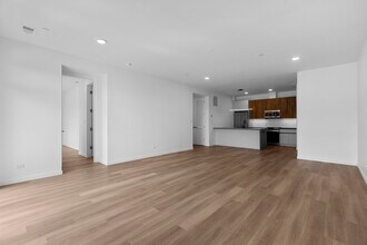 204 S Leavitt St, Unit 201 in Chicago, IL - Foto de edificio - Building Photo