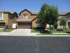 1722 Holt Rinehart Ave in Bakersfield, CA - Building Photo