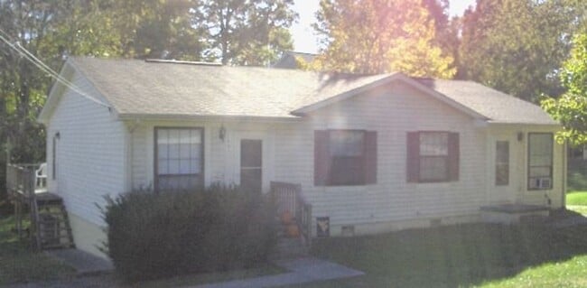 property at 135 Thelma Ln NE