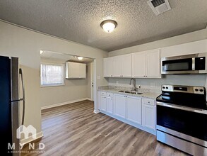 687 Kurt Dr SW in Marietta, GA - Building Photo - Building Photo