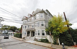 201 High St, Unit 1 in Brookline, MA - Building Photo