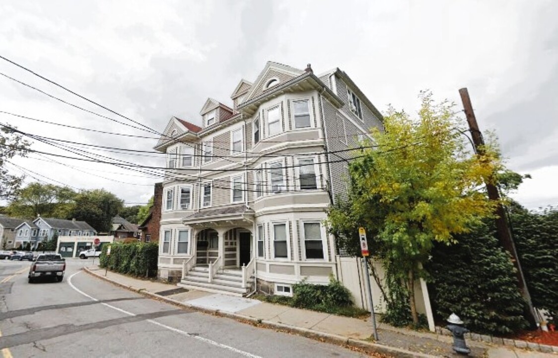 201 High St, Unit 1 in Brookline, MA - Foto de edificio