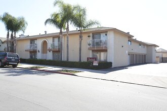 Diplomat Apartments in Tustin, CA - Building Photo - Building Photo