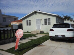 4421 W 169th St, Unit B in Lawndale, CA - Foto de edificio - Building Photo