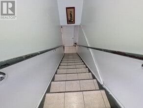 2823 Danforth Ave in Toronto, ON - Building Photo - Building Photo