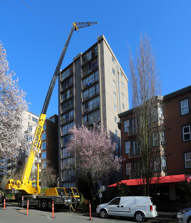 1831 Robson St in Vancouver, BC - Building Photo - Building Photo