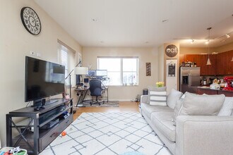 648 W 16th St in Chicago, IL - Building Photo - Building Photo