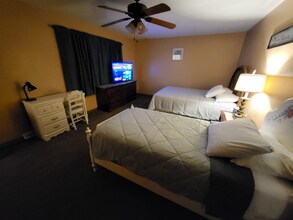 1645 Tanglewood Dr in Akron, OH - Foto de edificio - Building Photo