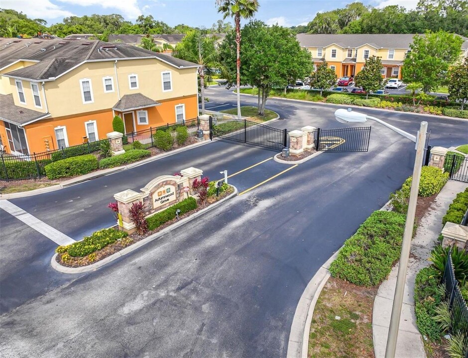 4175 Shade Tree Ln in Lakeland, FL - Building Photo