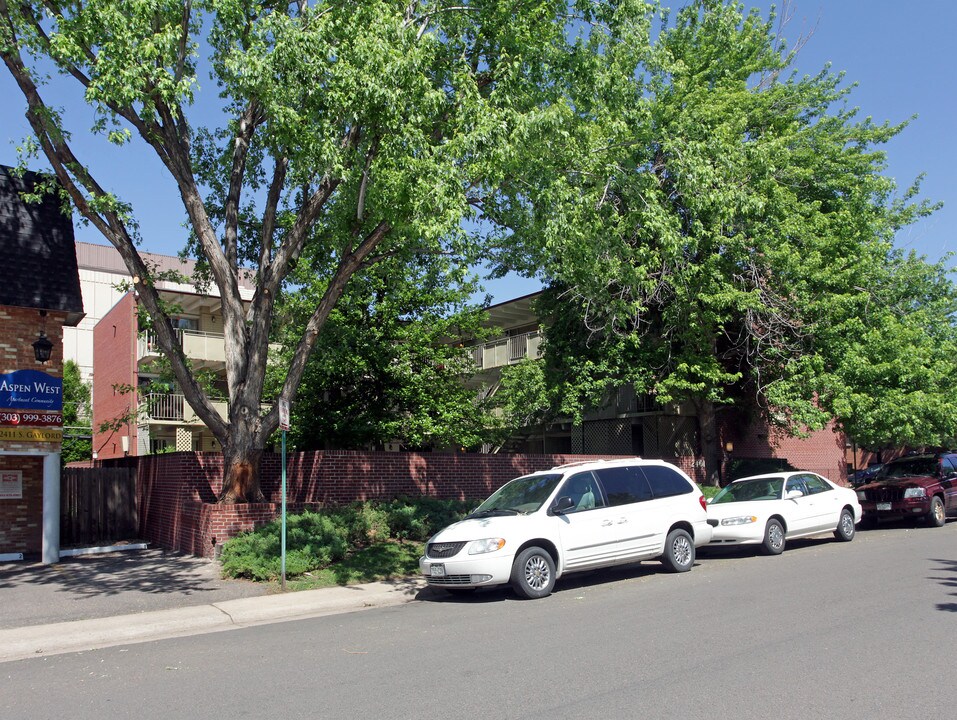 Aspen Grove Condominiums in Denver, CO - Building Photo