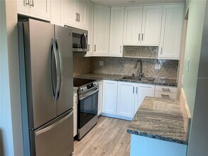 1860 Massachusetts Ave NE in St. Petersburg, FL - Building Photo - Building Photo