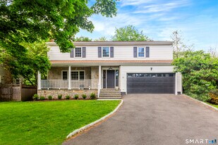 25 Griffith Rd in Greenwich, CT - Building Photo