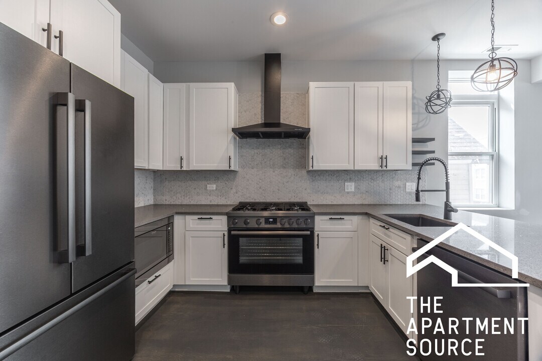 3255 N Elston Ave, Unit 1 in Chicago, IL - Building Photo