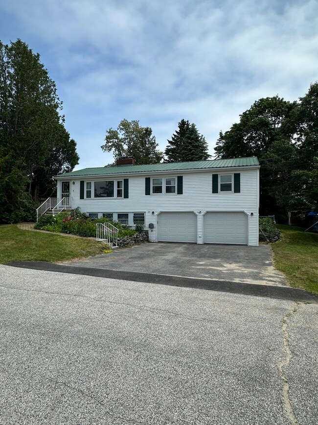 property at 6 Pond View Rd