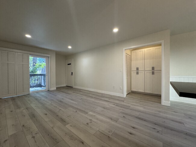 3219 Colorado Ave, Unit 1 in Santa Monica, CA - Foto de edificio - Building Photo