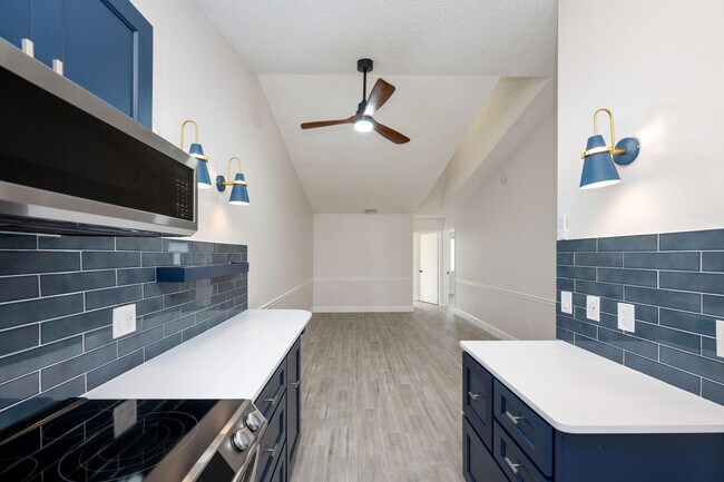 5214 Stacy St in West Palm Beach, FL - Building Photo - Building Photo
