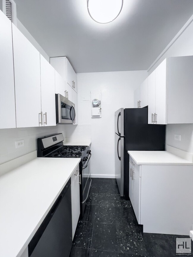 WEST 12 STREET, Unit 4G in New York, NY - Building Photo - Building Photo