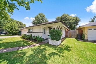 5411 Meadow Creek Ln in Houston, TX - Building Photo - Building Photo