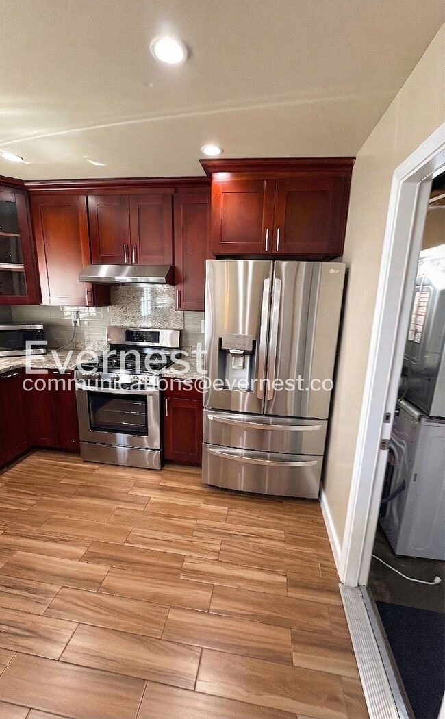 1936 Shoreview Ave in San Mateo, CA - Building Photo - Building Photo