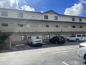 Vibora Park Condominium in Hialeah, FL - Foto de edificio - Building Photo