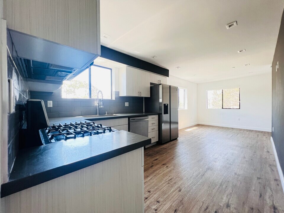 4576 Oakwood Ave, Unit 4576 in Los Angeles, CA - Building Photo