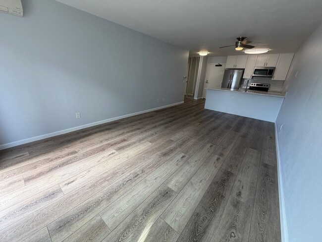 8036 Linda Vista Rd in San Diego, CA - Building Photo - Building Photo