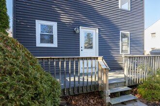 5 School Ln in South Kingstown, RI - Foto de edificio - Building Photo