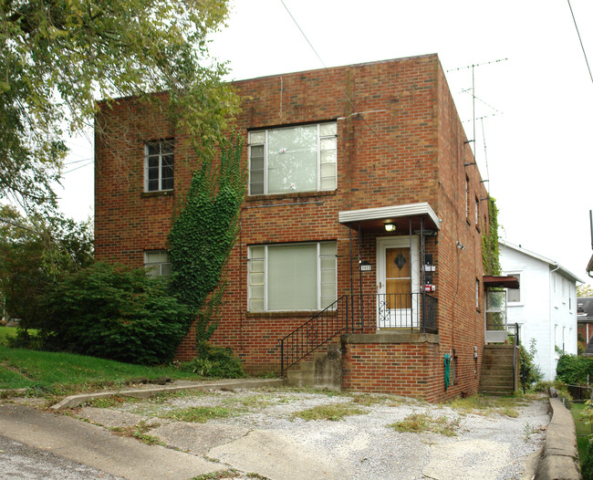 913 Greendale Dr in Charleston, WV - Foto de edificio - Building Photo