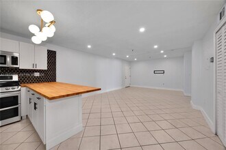 2734 Bird Ave in Miami, FL - Building Photo - Building Photo