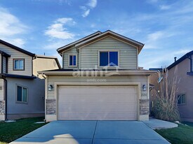 1656 Arnold Dr in Layton, UT - Building Photo