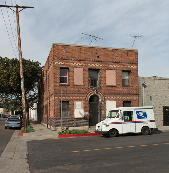 745 Stanford Ave in Los Angeles, CA - Foto de edificio