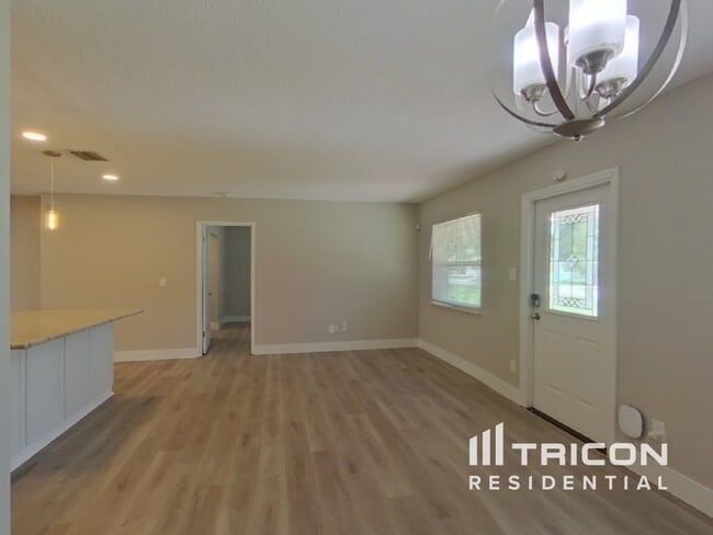 4102 W Bay View Ave in Tampa, FL - Building Photo - Building Photo