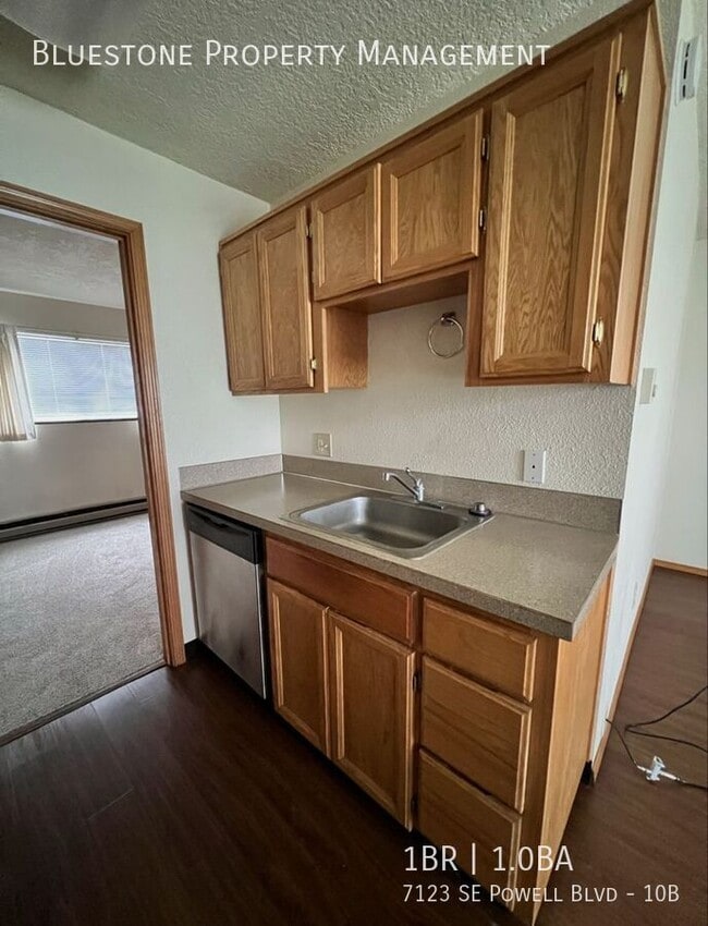 7123 SE Powell Blvd in Portland, OR - Building Photo - Building Photo