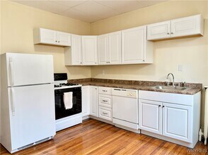 246 Bryant St in Buffalo, NY - Building Photo - Building Photo