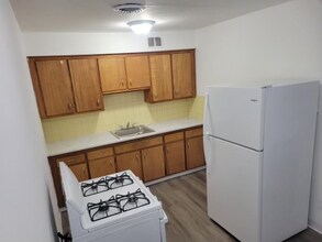 33050 Aurora Rd, Unit 8 in Solon, OH - Building Photo - Building Photo