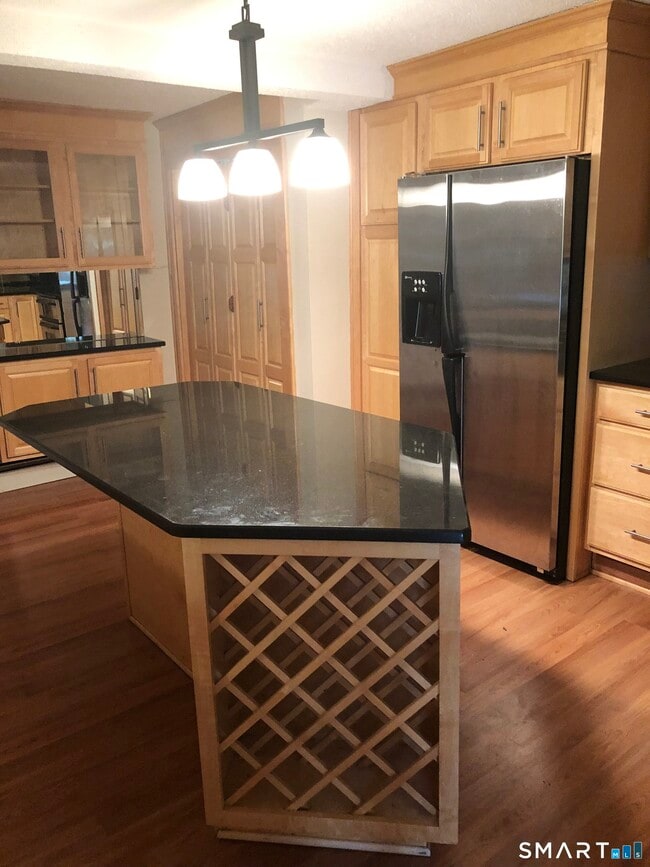 311 Racebrook Rd in Orange, CT - Building Photo - Building Photo
