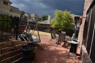 9500 Lisi Anne Dr in Austin, TX - Building Photo - Building Photo