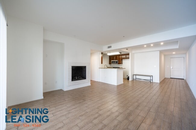 11927 Kling St in Los Angeles, CA - Building Photo - Building Photo