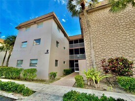 2461 SW 82nd Ave in Davie, FL - Building Photo