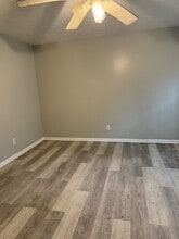 6486 Raymond Dr, Unit Flat Duplex in Union City, GA - Foto de edificio - Building Photo