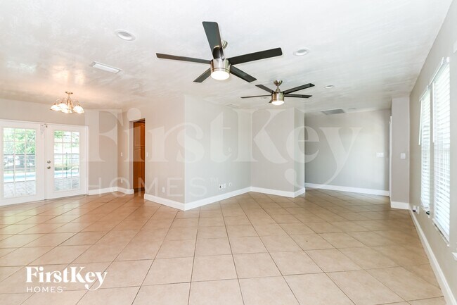 528 SE 17th Ave in Cape Coral, FL - Building Photo - Building Photo