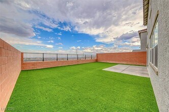 5668 Hill Spire St in Las Vegas, NV - Building Photo - Building Photo