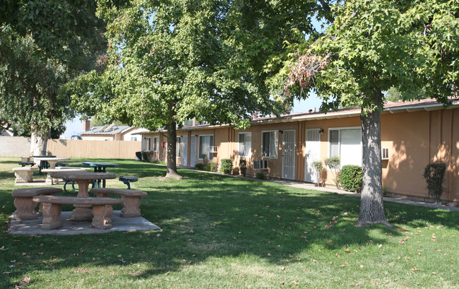 Casa Del Sol in Bakersfield, CA - Building Photo - Building Photo