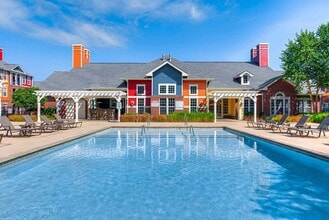 The Domain at Bennett Farms in Zionsville, IN - Foto de edificio - Building Photo