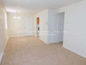 2300 Willow Rd in Greensboro, NC - Building Photo - Building Photo