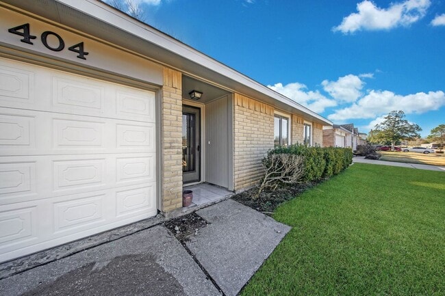 404 Brookdale Dr in League City, TX - Building Photo - Building Photo