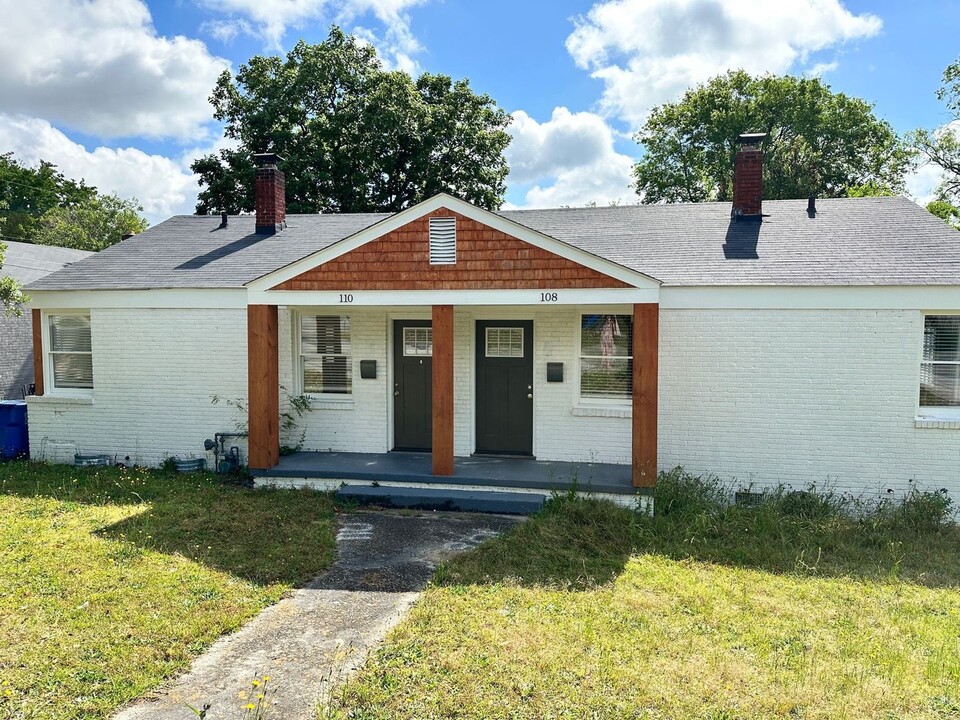 108-110 Kilbourne Rd in Columbia, SC - Foto de edificio