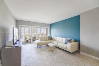 1985 S Ocean Dr, Unit PHM in Hallandale Beach, FL - Building Photo - Building Photo