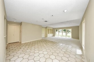 4 Tiffany Square in Sugar Land, TX - Building Photo - Building Photo